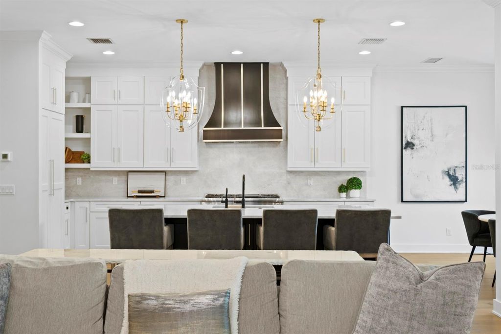 Photo of 4111 W Swann Avenue, Tampa, FL 33609 (MLS # TB8462547)