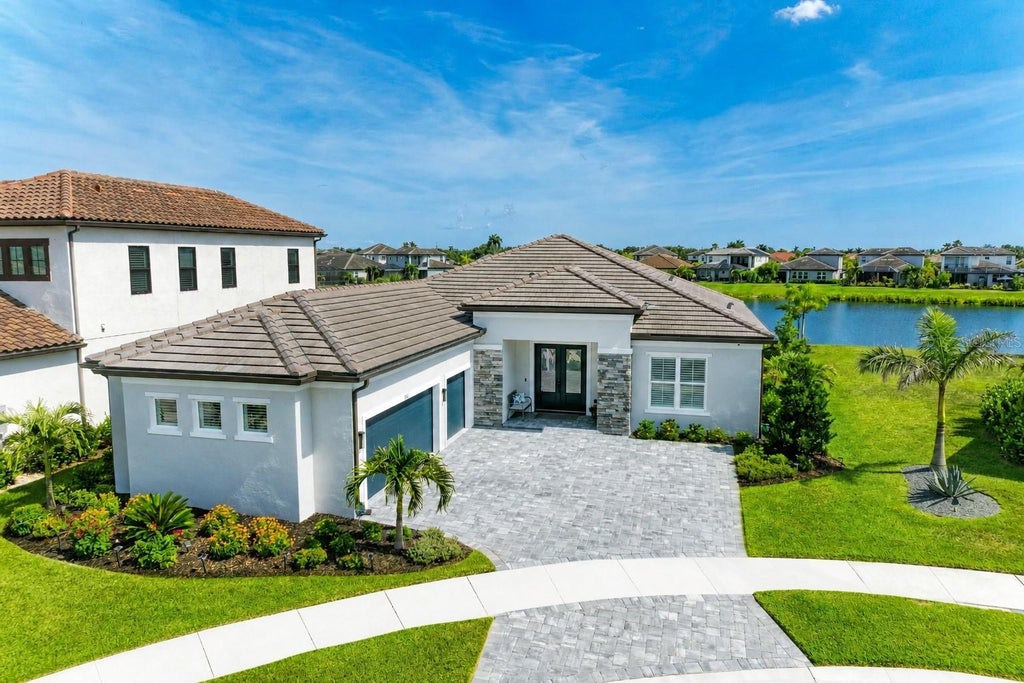 Photo of 8533 Beechlake Court, Sarasota, FL 34240 (MLS # A4694964)