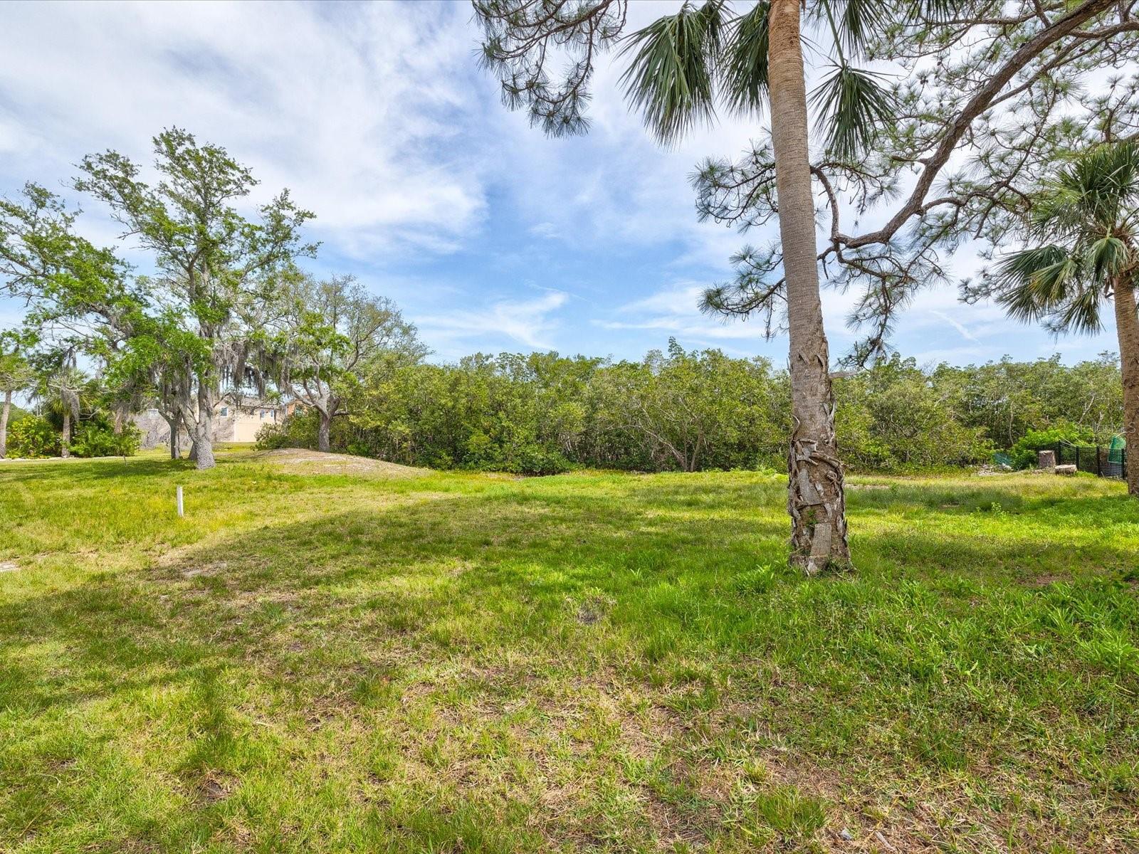 SEA BREEZE ISLAND - Land