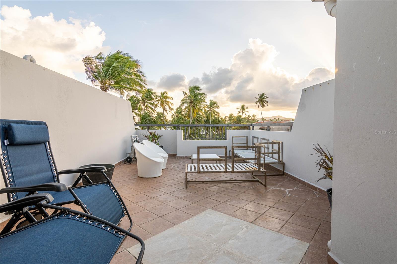 CRESCENT COVE CLUB CONDOMINIUM - Residential