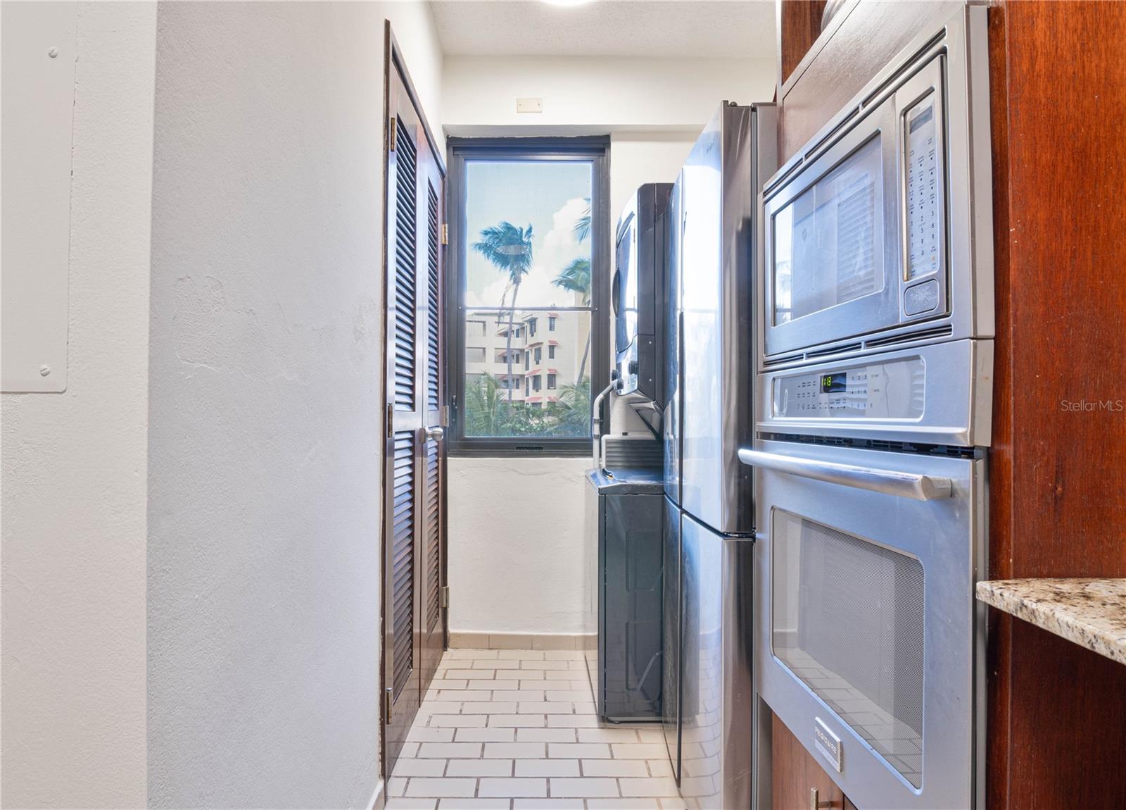 CRESCENT COVE CLUB CONDOMINIUM - Residential