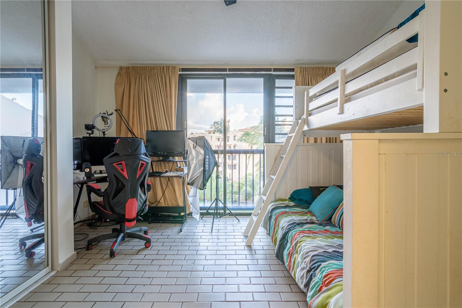 CRESCENT COVE CLUB CONDOMINIUM - Residential