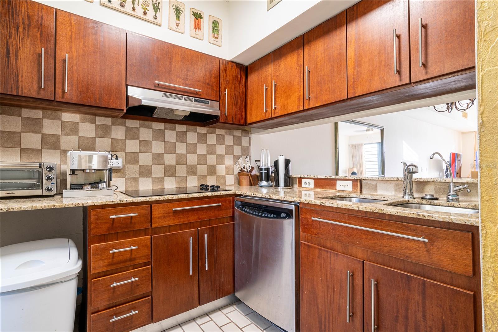 CRESCENT COVE CLUB CONDOMINIUM - Residential