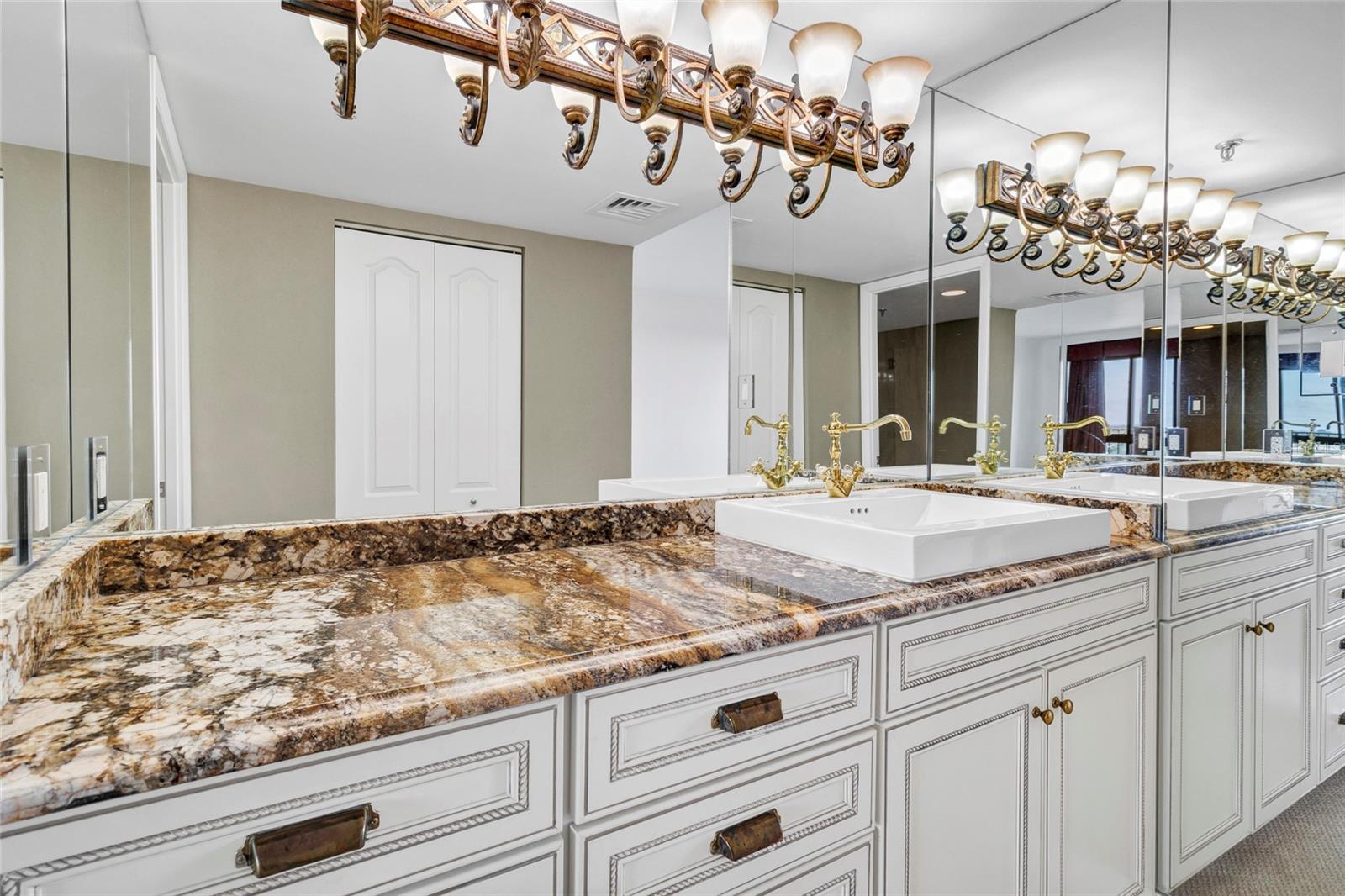 MONTE CARLO TOWERS A CONDOMINI - Residential