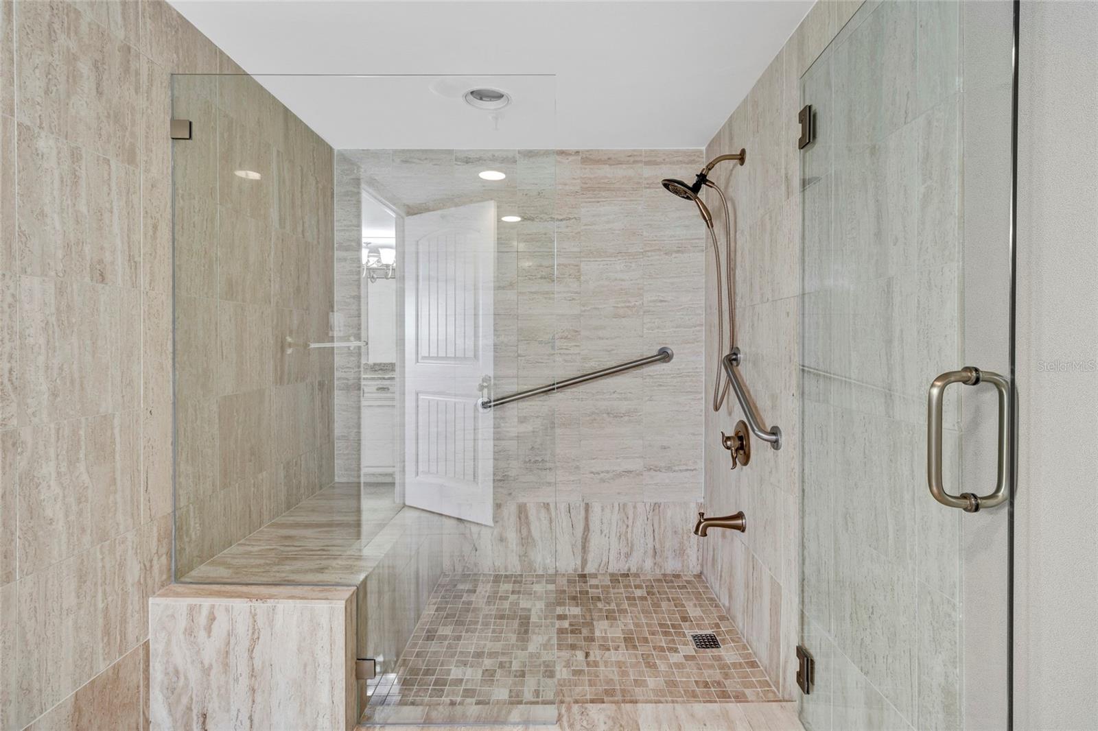 MONTE CARLO TOWERS A CONDOMINI - Residential