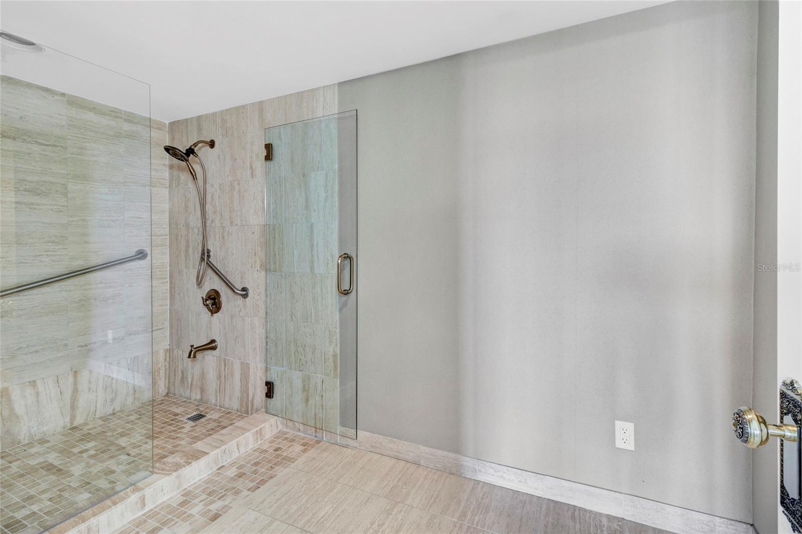 MONTE CARLO TOWERS A CONDOMINI - Residential