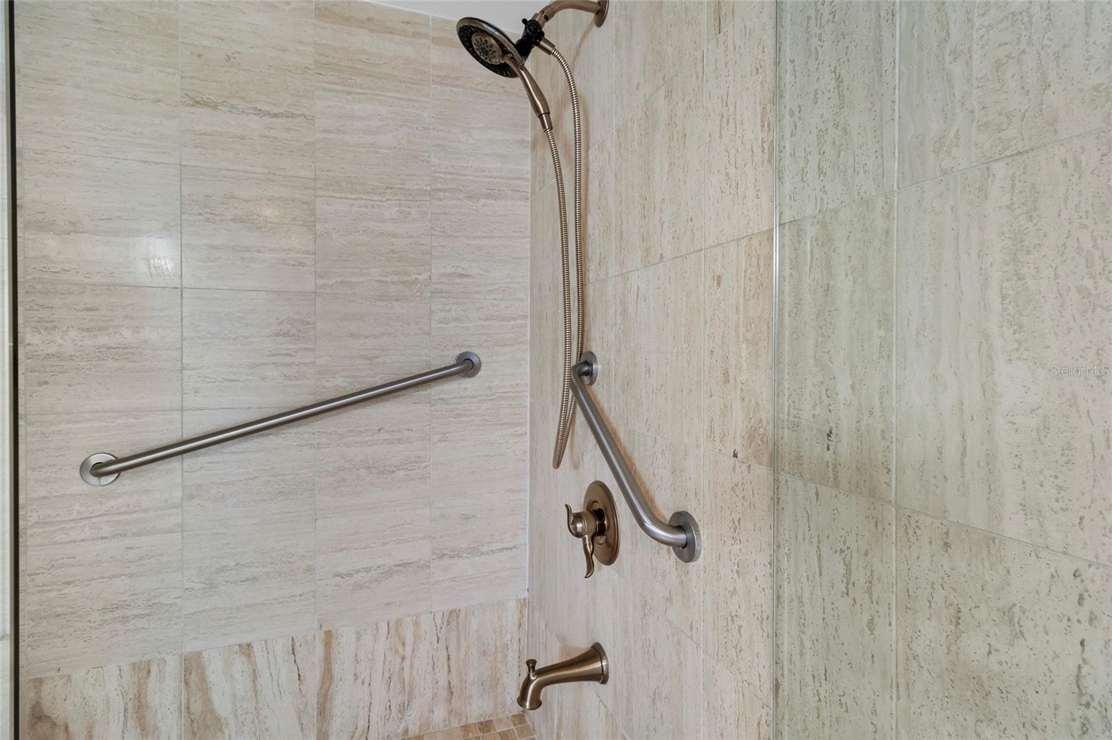 MONTE CARLO TOWERS A CONDOMINI - Residential