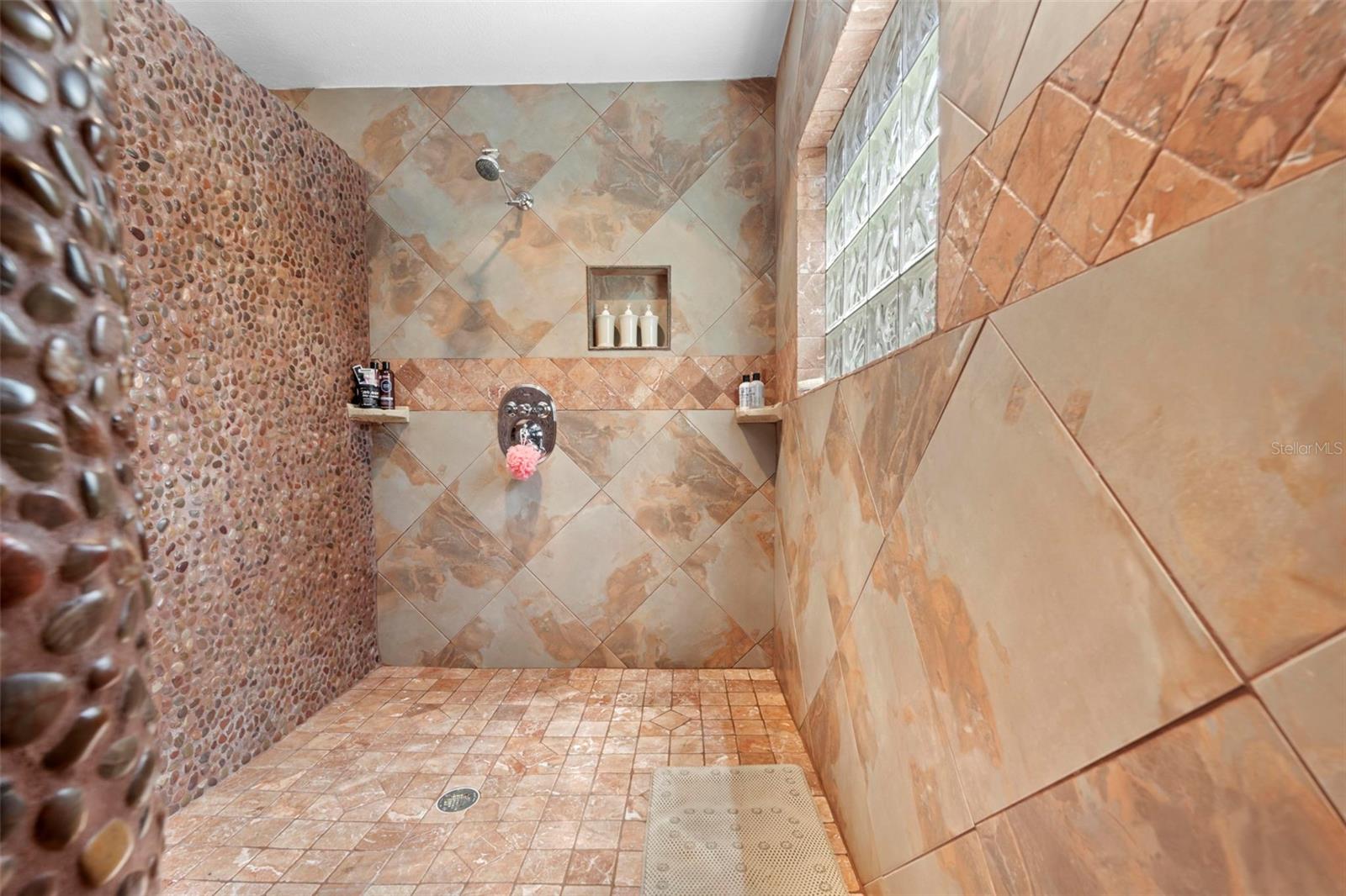 AUTUMN OAKS - Residential