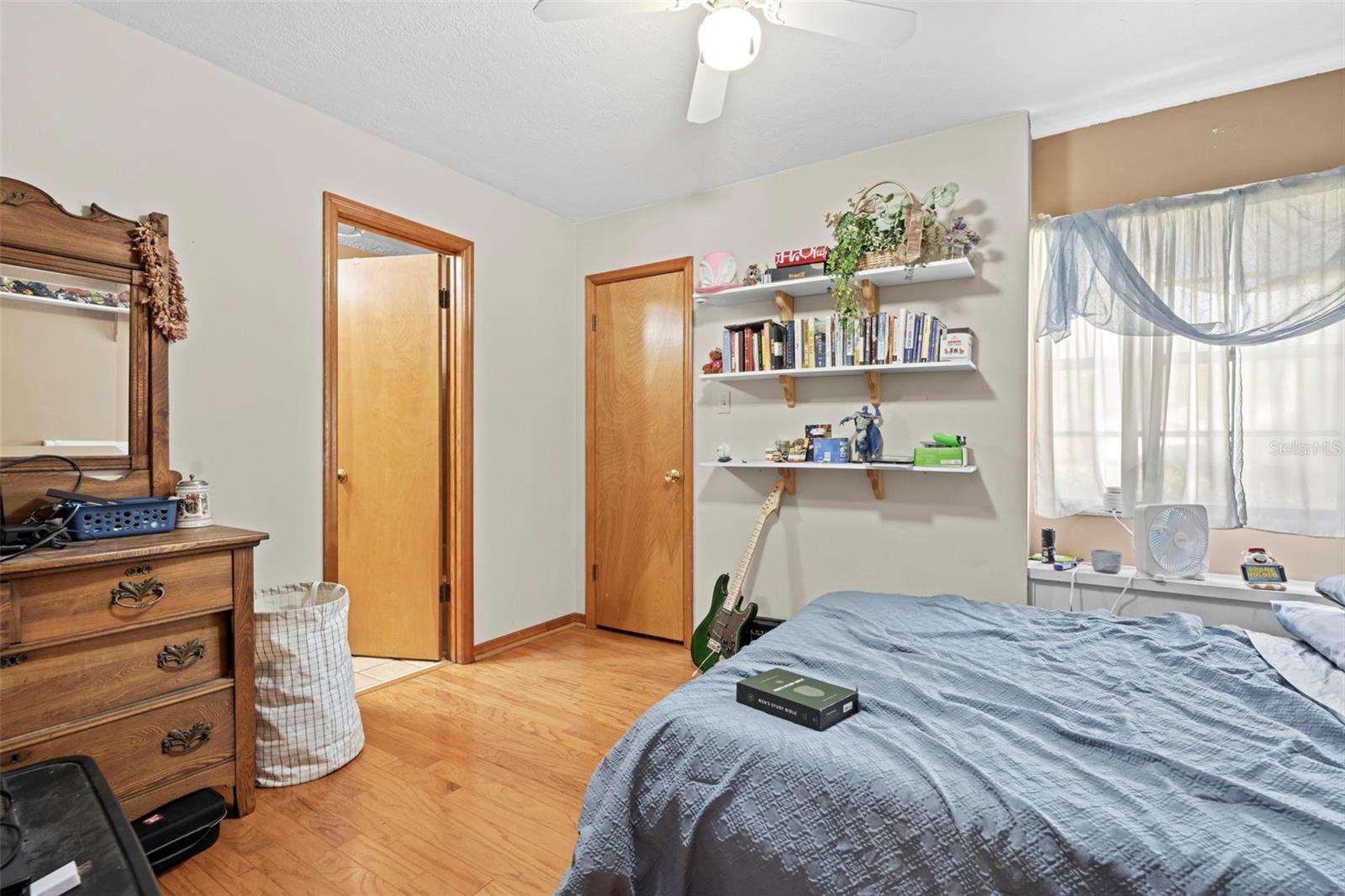 AUTUMN OAKS - Residential