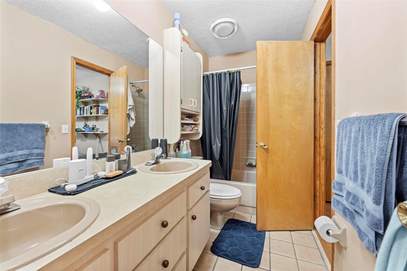 AUTUMN OAKS - Residential