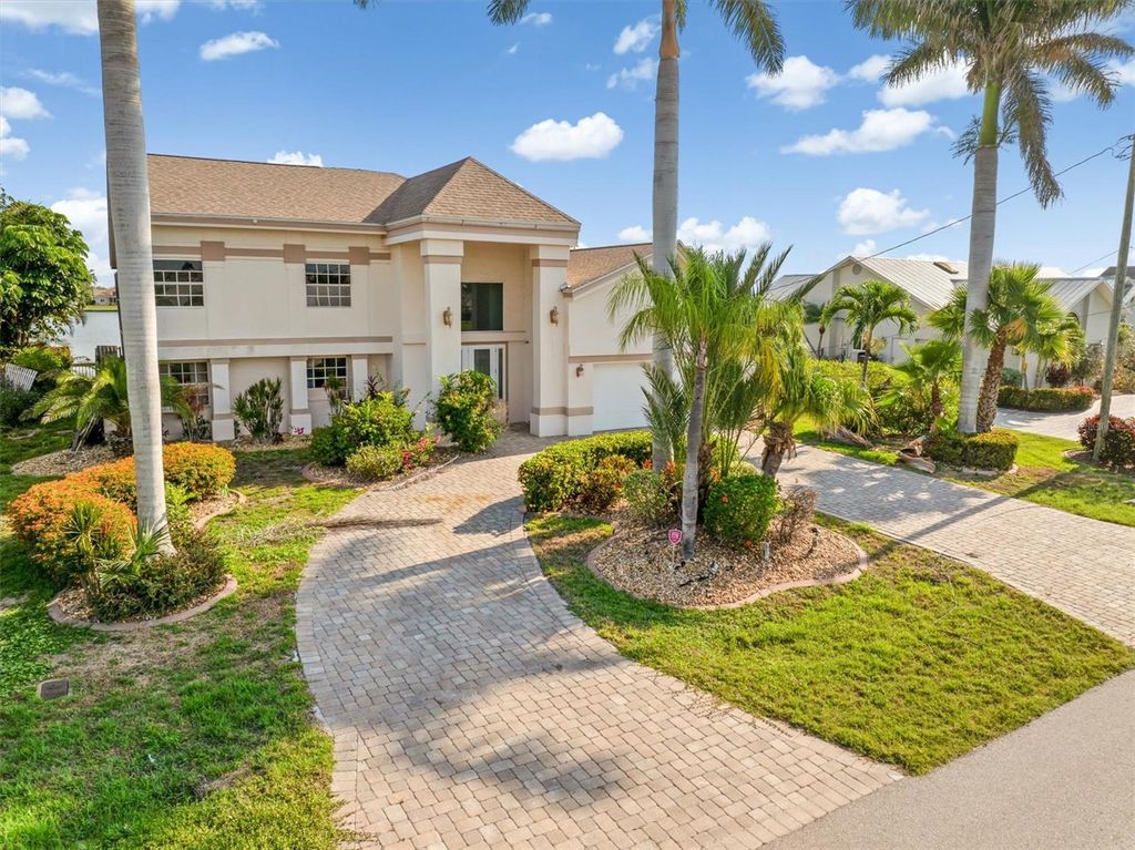 Photo of 719 SW 51st Terrace, Cape Coral, FL 33914 (MLS # C7510368)