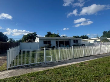 415 PENSACOLA DRIVE LAKE WORTH FL 33462