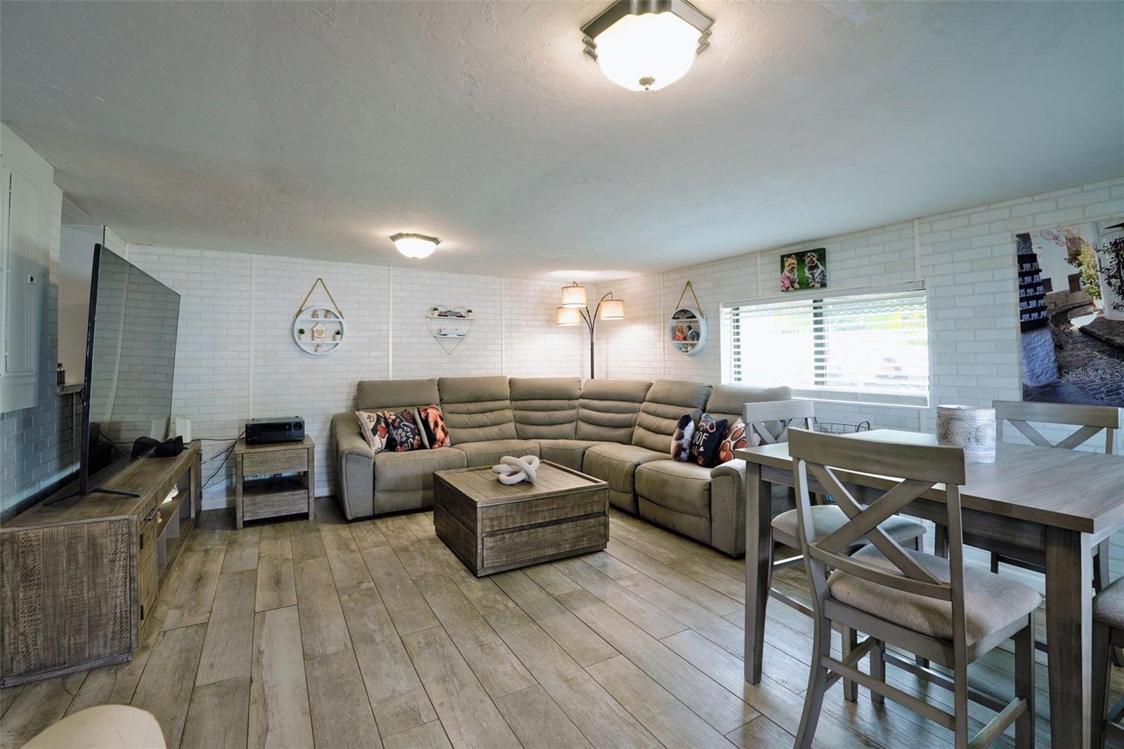 415 PENSACOLA DRIVE