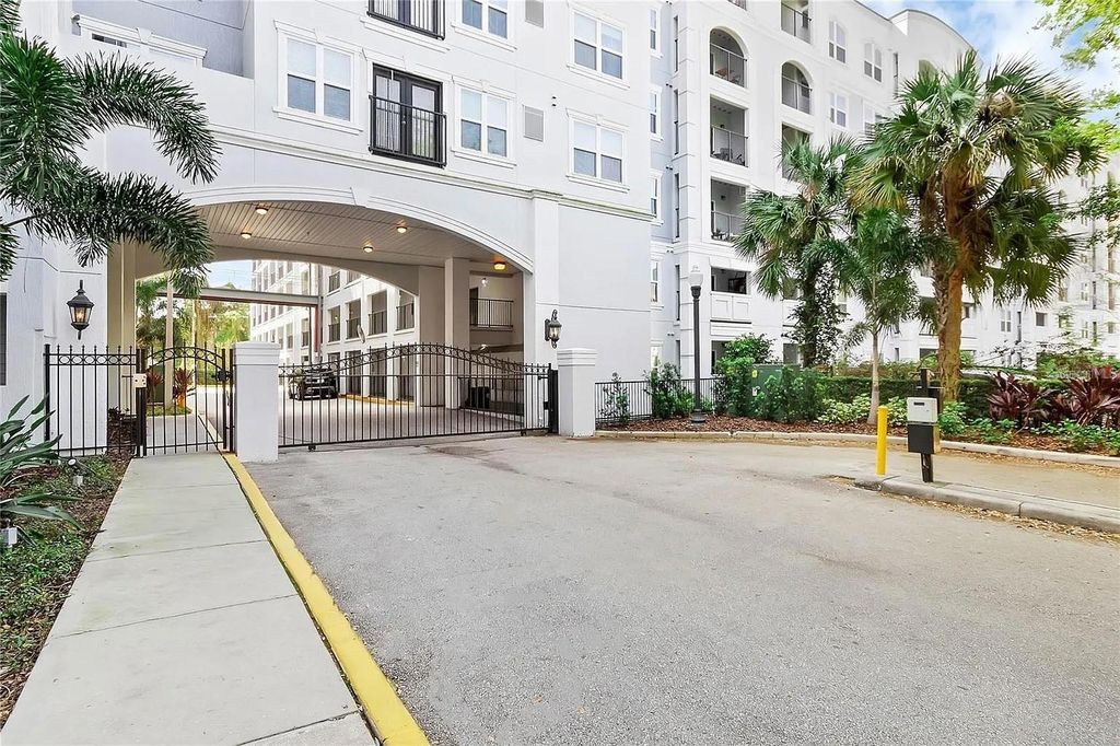 Photo of 204 South Street #1053, Orlando, FL 32801 (MLS # O6417252)
