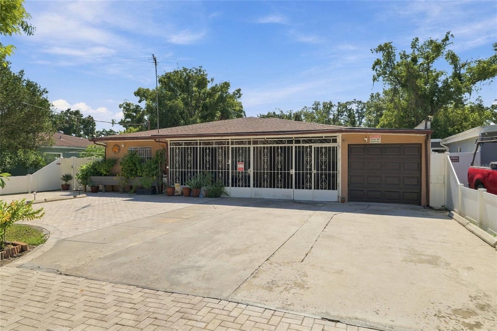 Photo of 1508 W Knollwood Street, Tampa, FL 33604 (MLS # TB8557754)