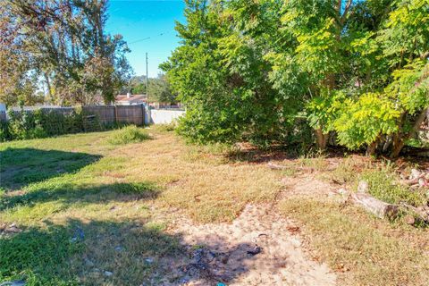 A home in EUSTIS