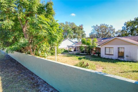 A home in EUSTIS