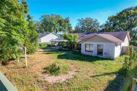 A home in EUSTIS