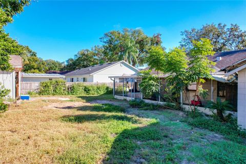 A home in EUSTIS