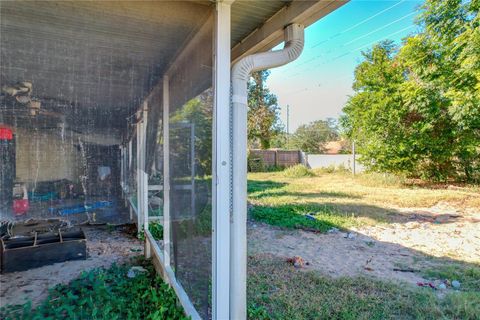 A home in EUSTIS