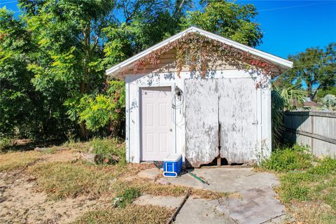 A home in EUSTIS