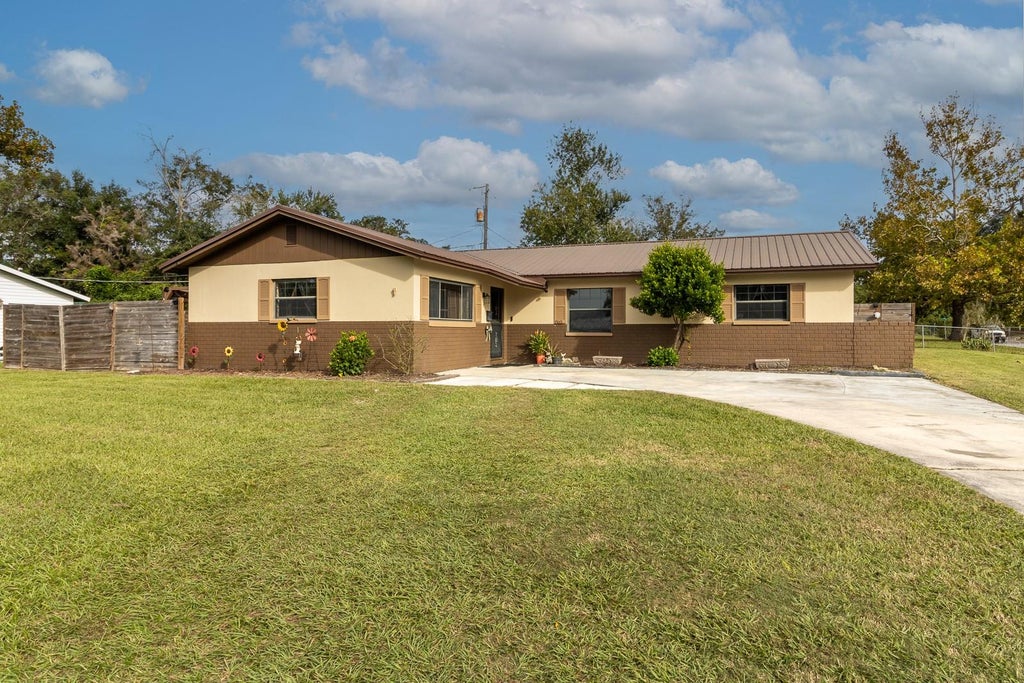 Photo of 863 SE Defender Drive, Lake City, FL 32025 (MLS # GC544167)
