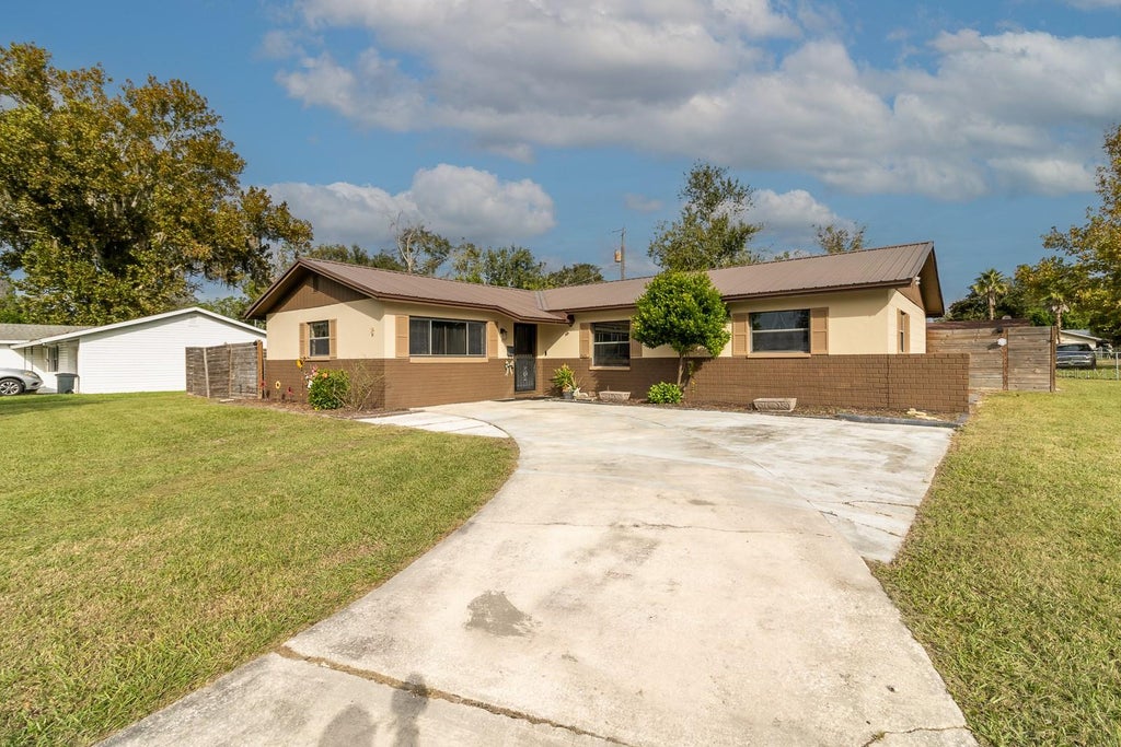Photo of 863 SE Defender Drive, Lake City, FL 32025 (MLS # GC544167)