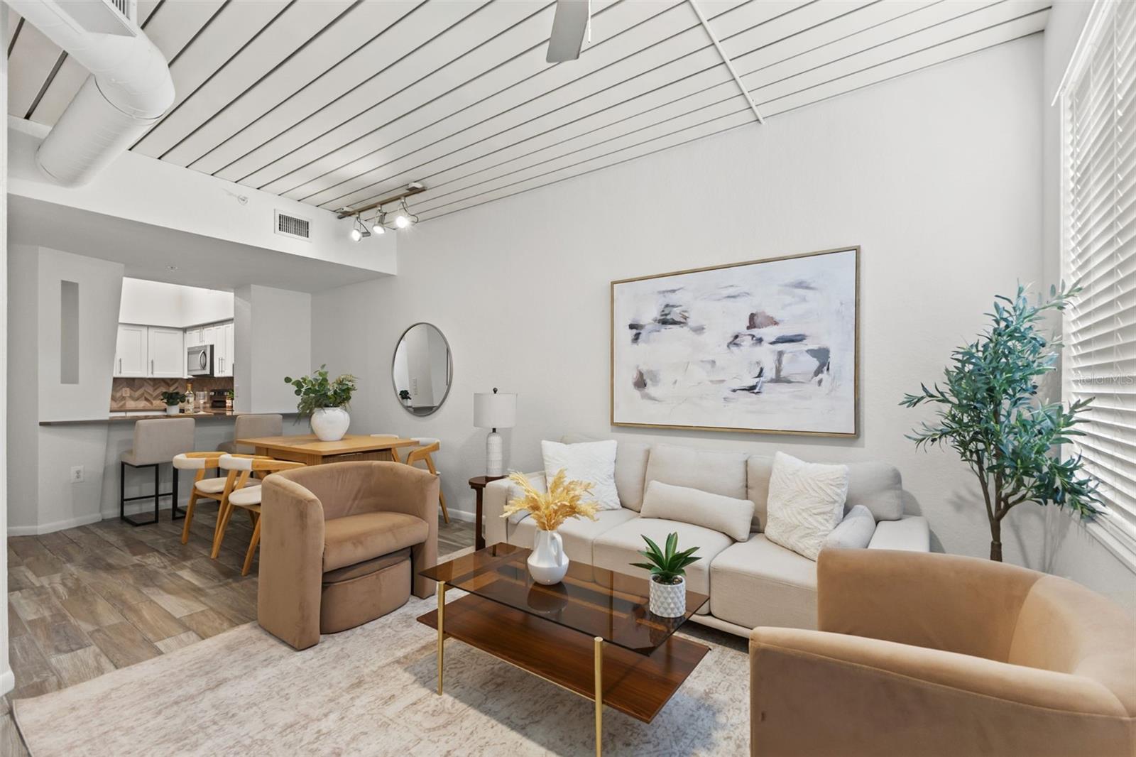 2411 W HORATIO STREET 519