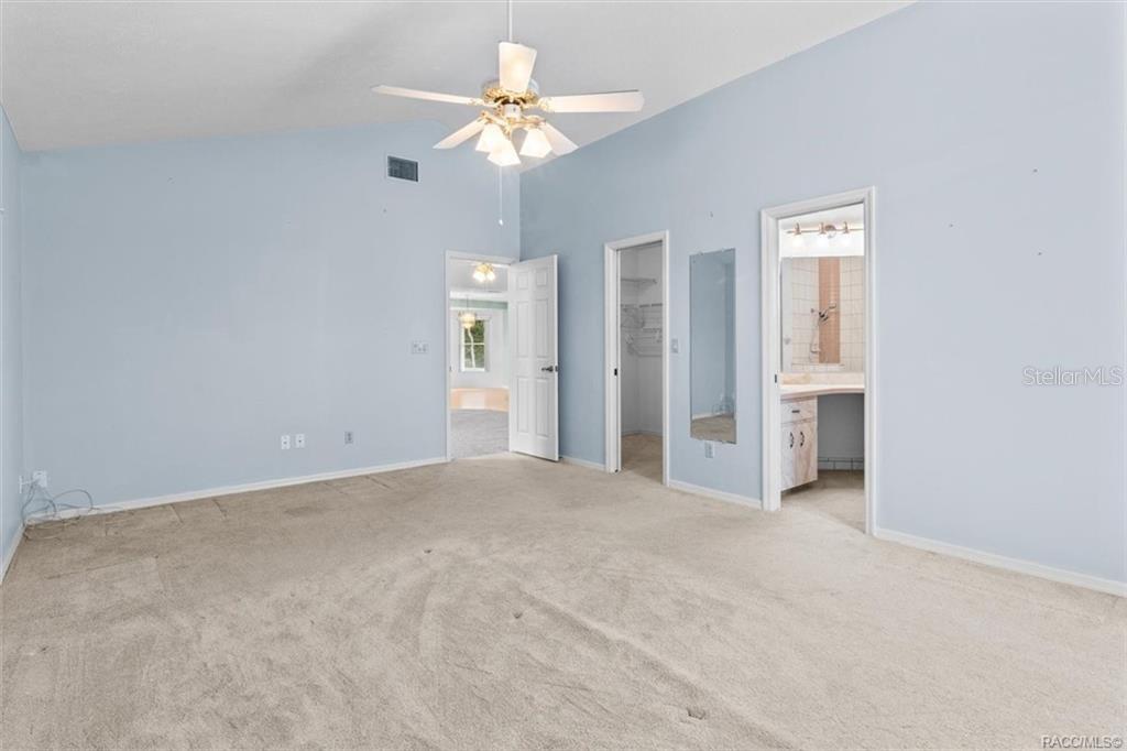 25 REDBAY COURT W