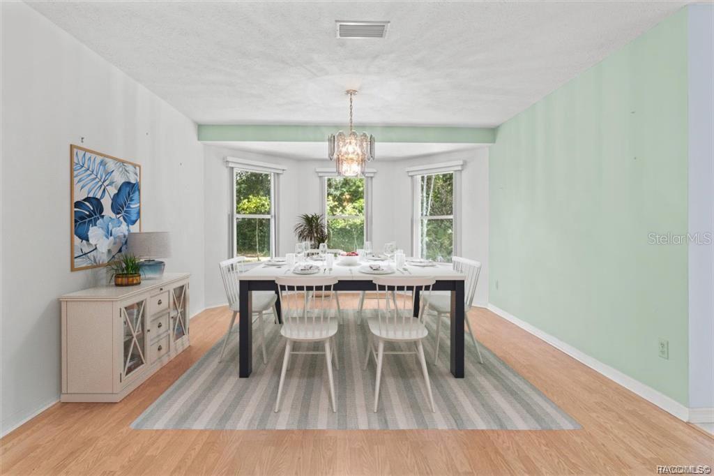 25 REDBAY COURT W