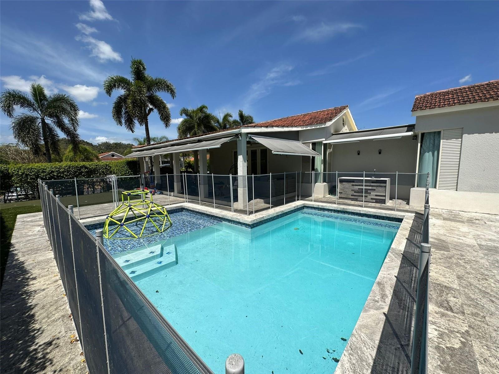 SABANERA DE DORADO - Residential