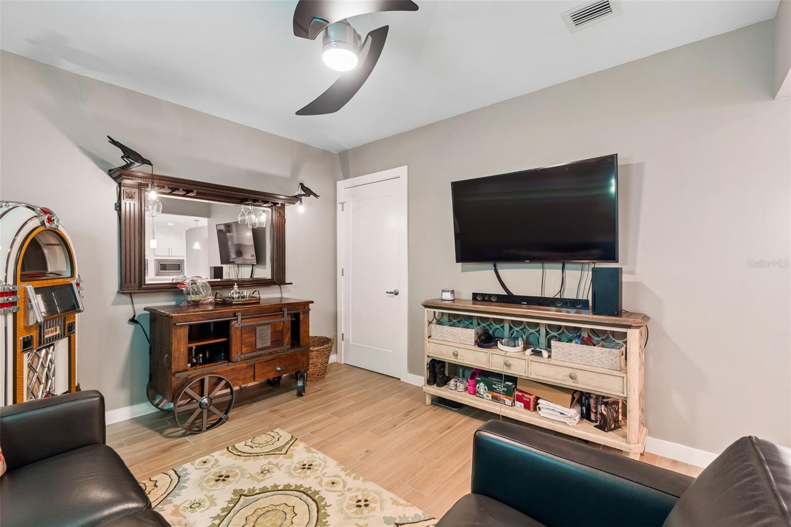 MARINA BAY 880 CONDO - Residential