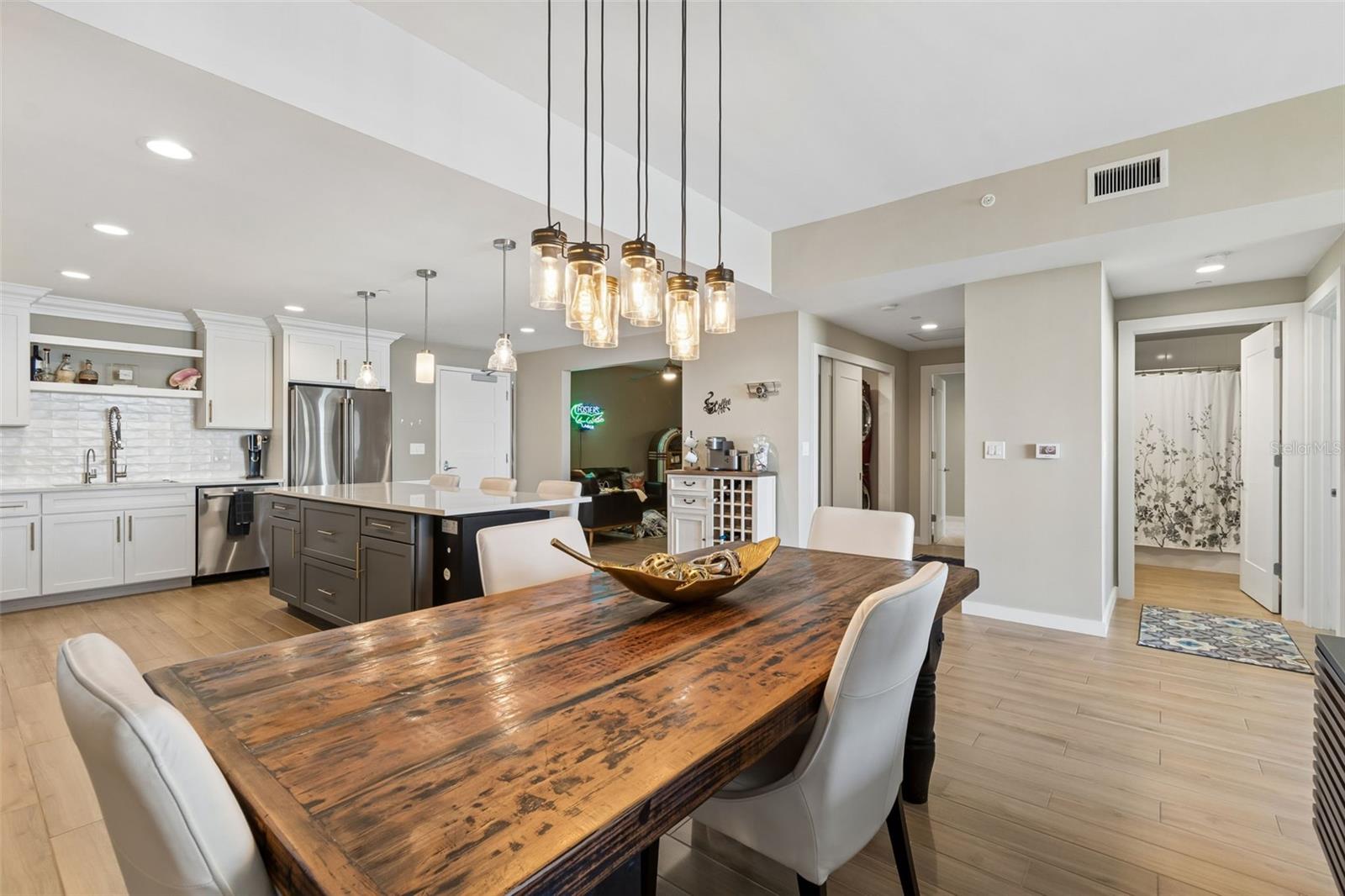 MARINA BAY 880 CONDO - Residential