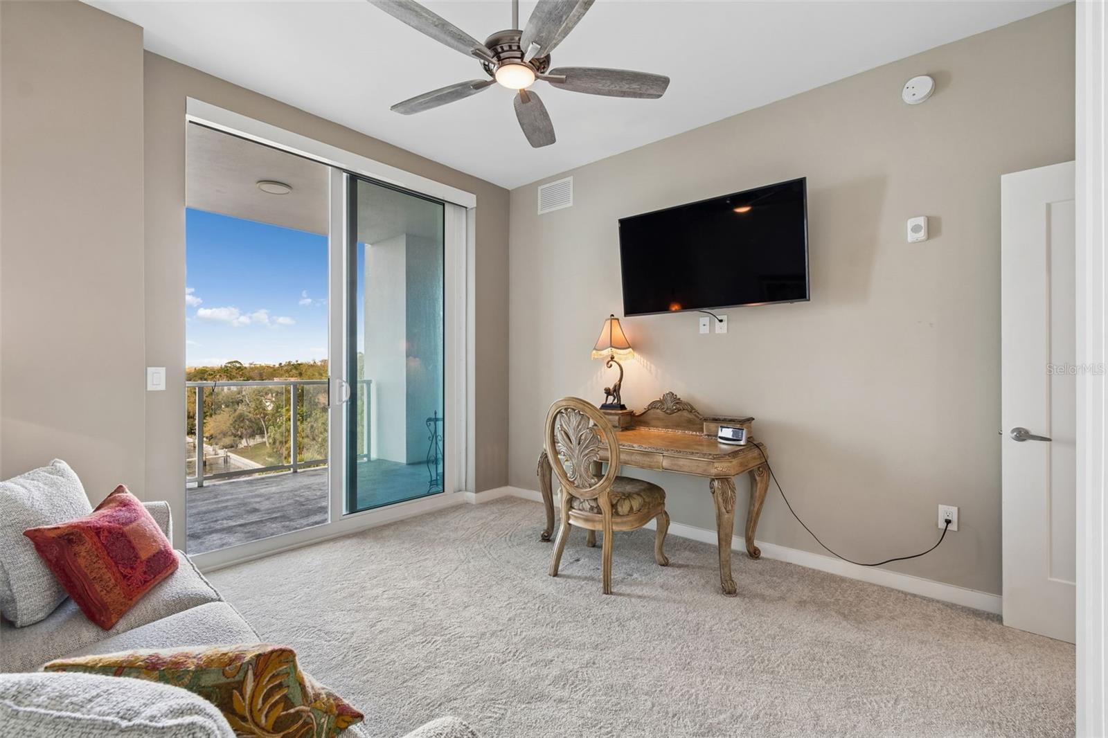 MARINA BAY 880 CONDO - Residential