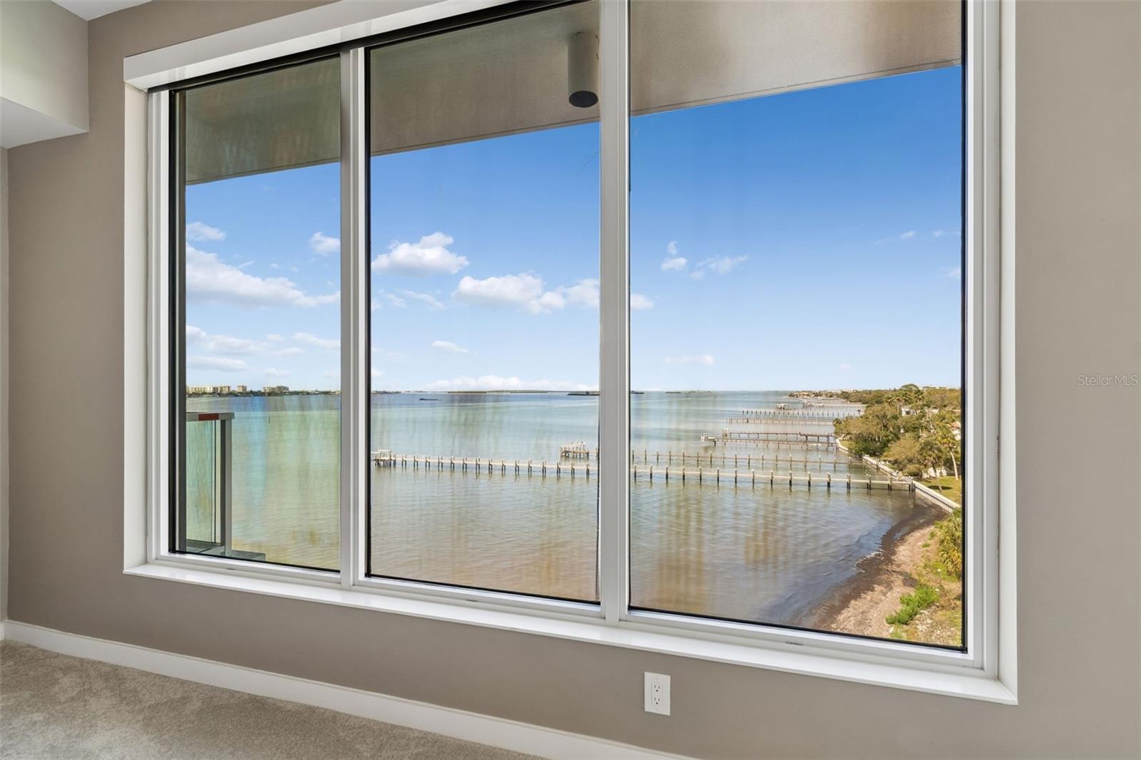 MARINA BAY 880 CONDO - Residential