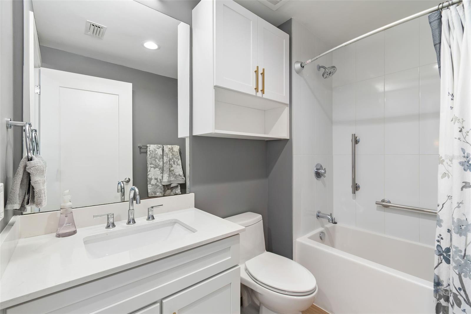 MARINA BAY 880 CONDO - Residential