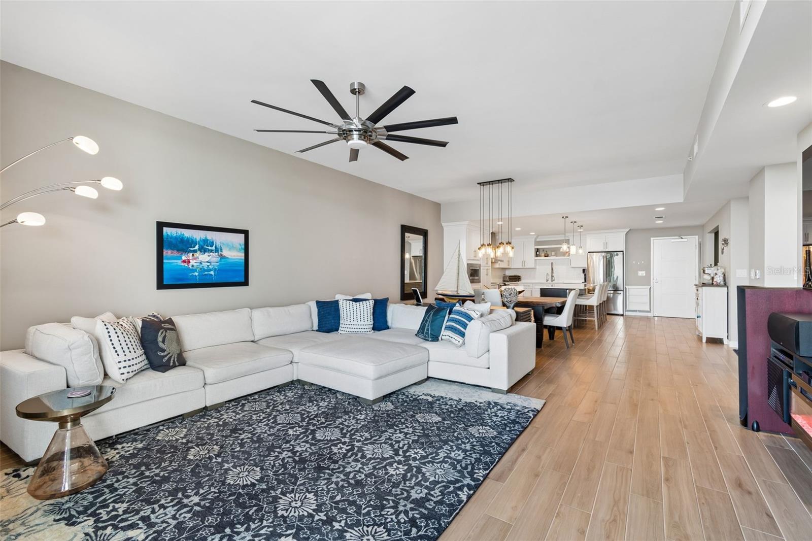 MARINA BAY 880 CONDO - Residential