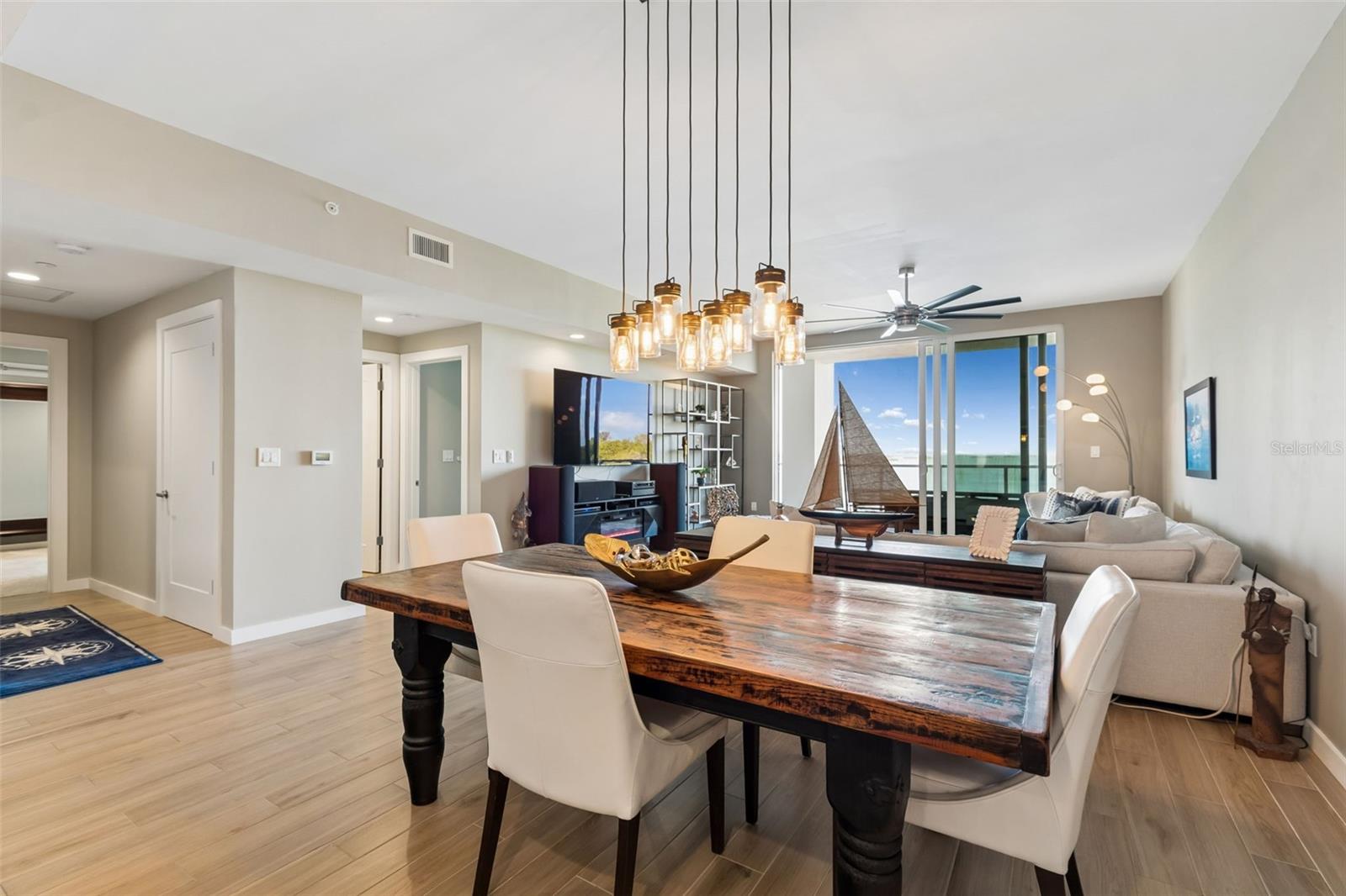 MARINA BAY 880 CONDO - Residential