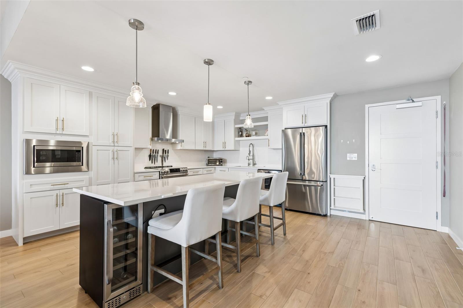 MARINA BAY 880 CONDO - Residential