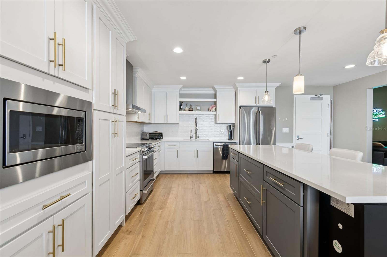 MARINA BAY 880 CONDO - Residential