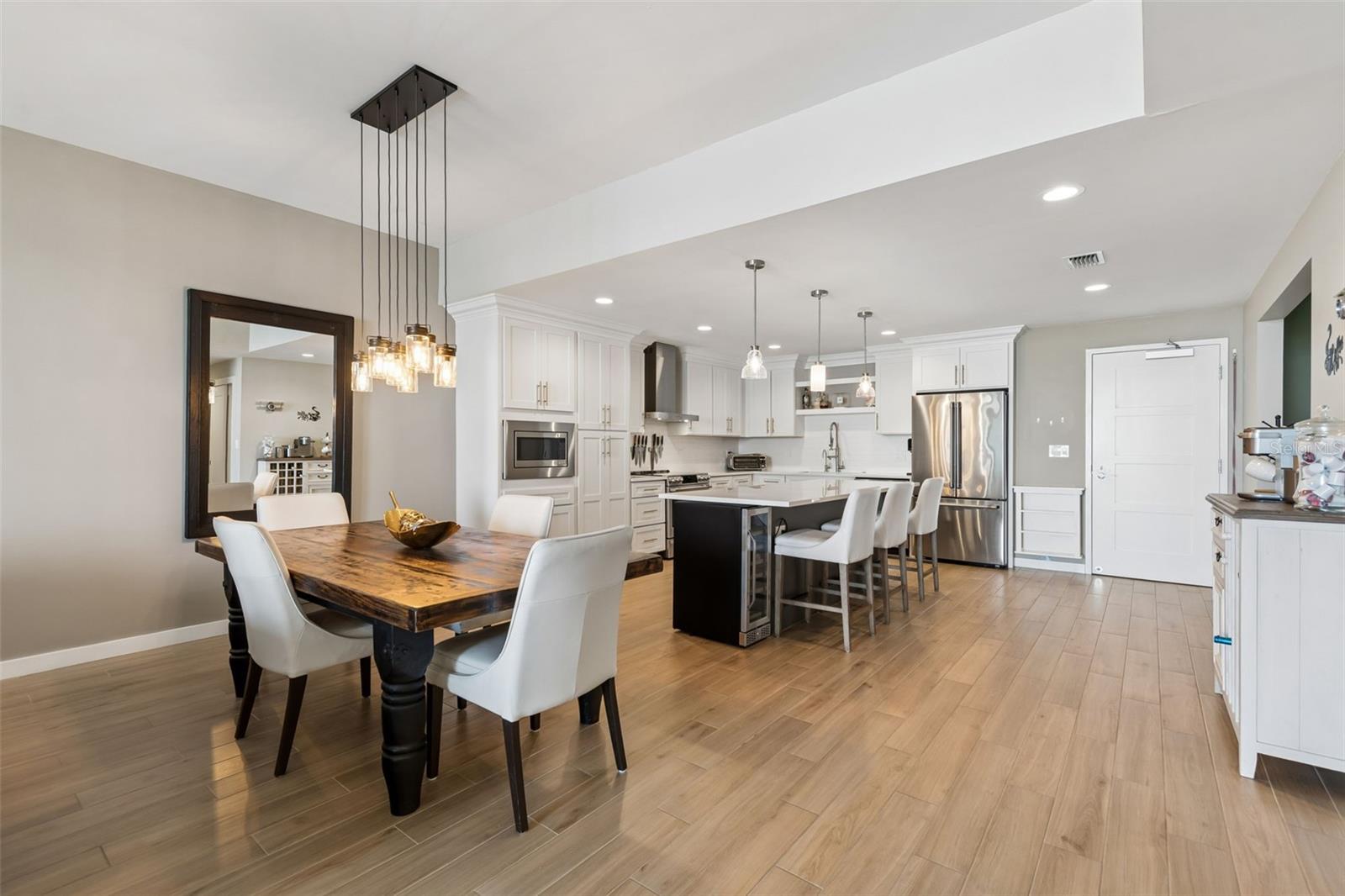 MARINA BAY 880 CONDO - Residential