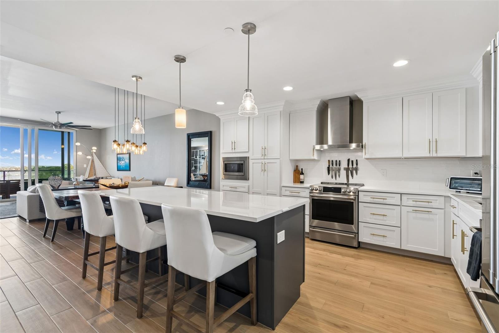 MARINA BAY 880 CONDO - Residential