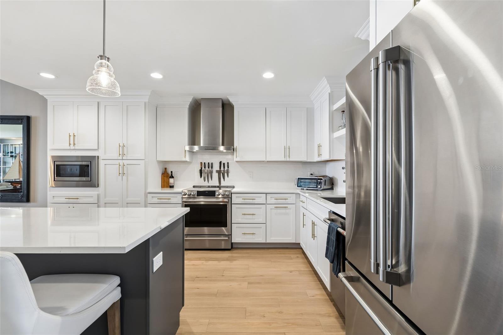 MARINA BAY 880 CONDO - Residential