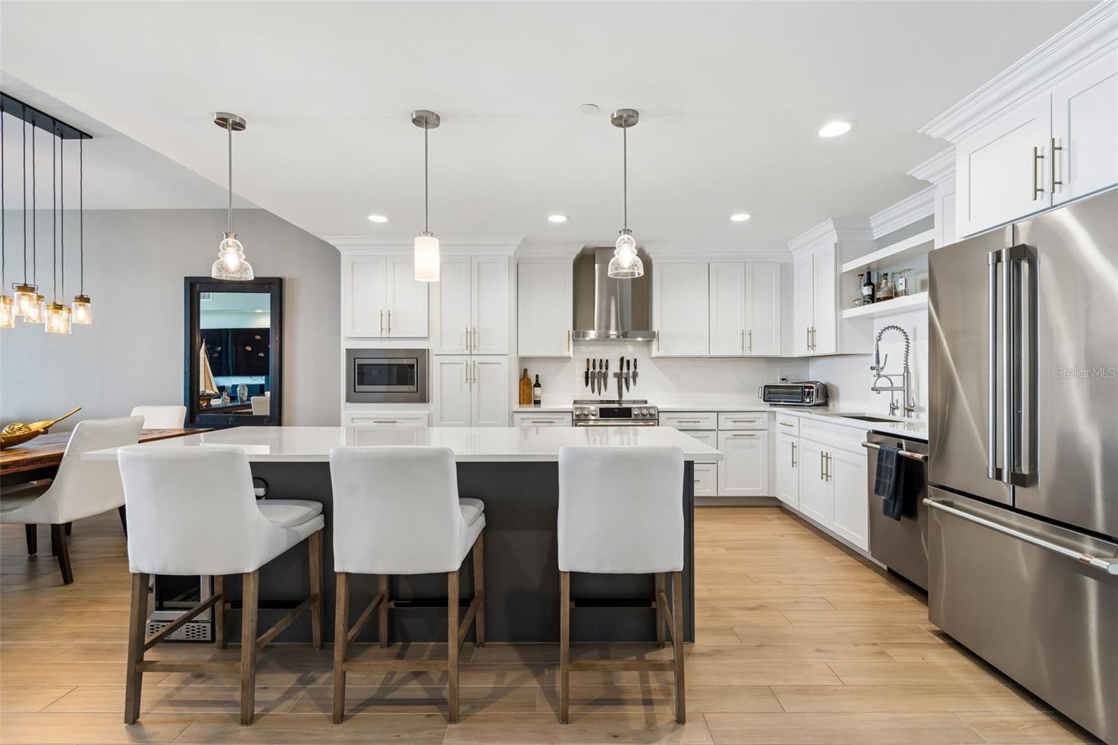 MARINA BAY 880 CONDO - Residential