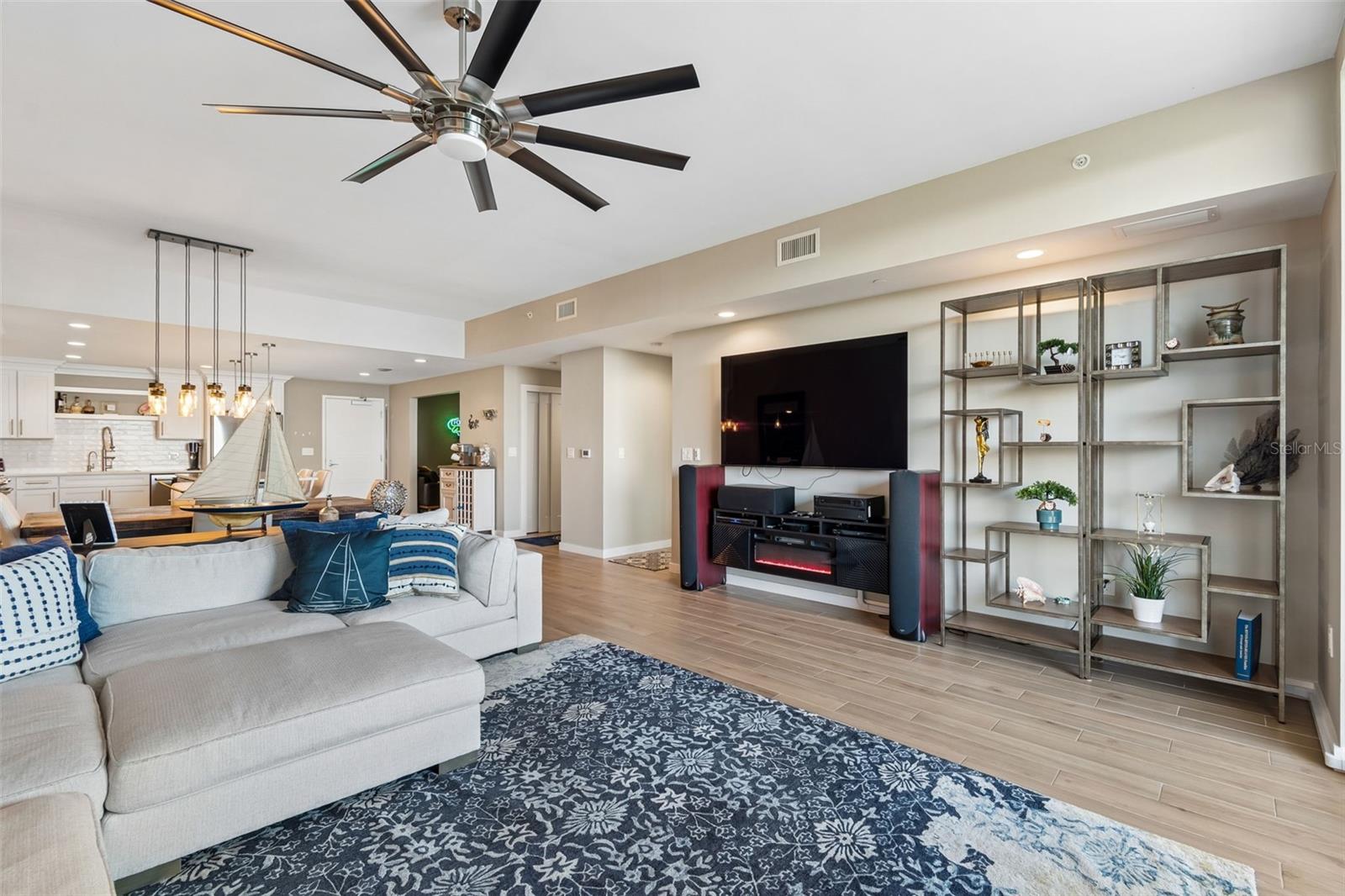 MARINA BAY 880 CONDO - Residential