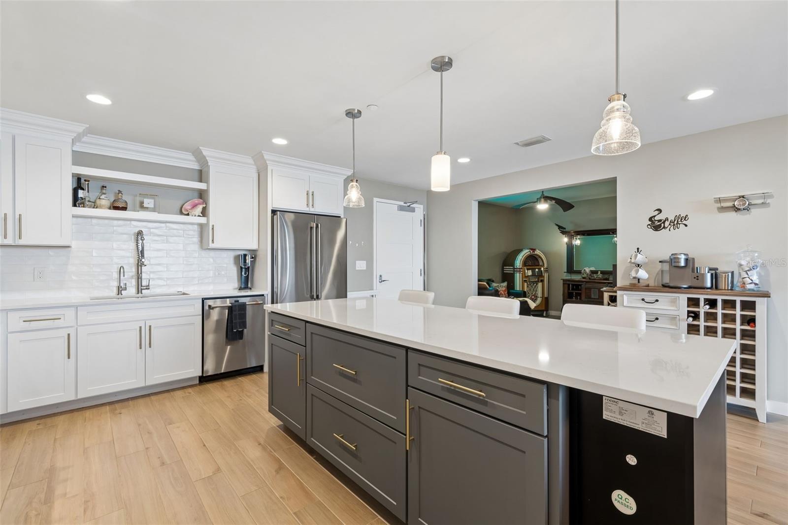 MARINA BAY 880 CONDO - Residential