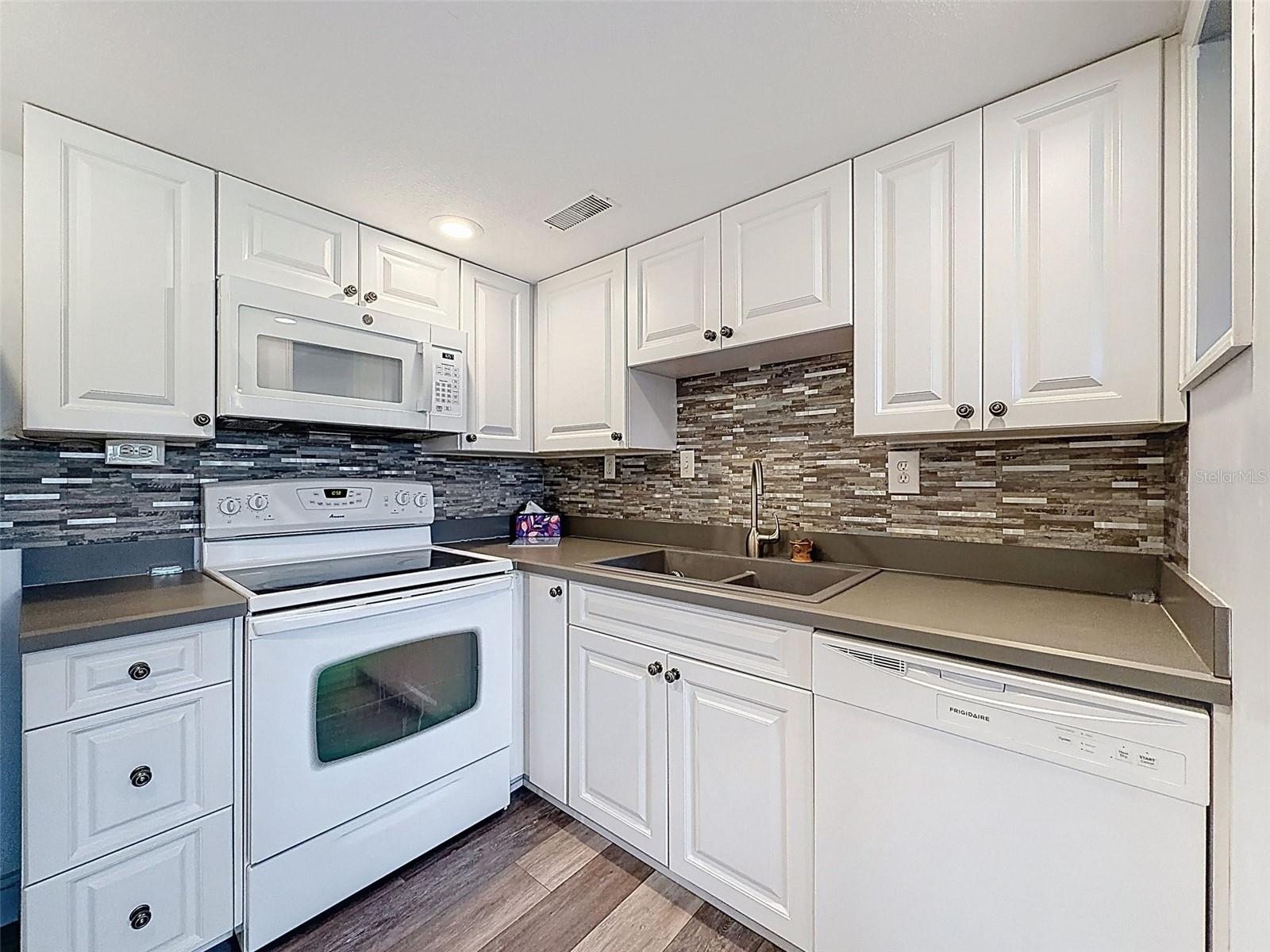 PARADISE POINTE WEST - Residential