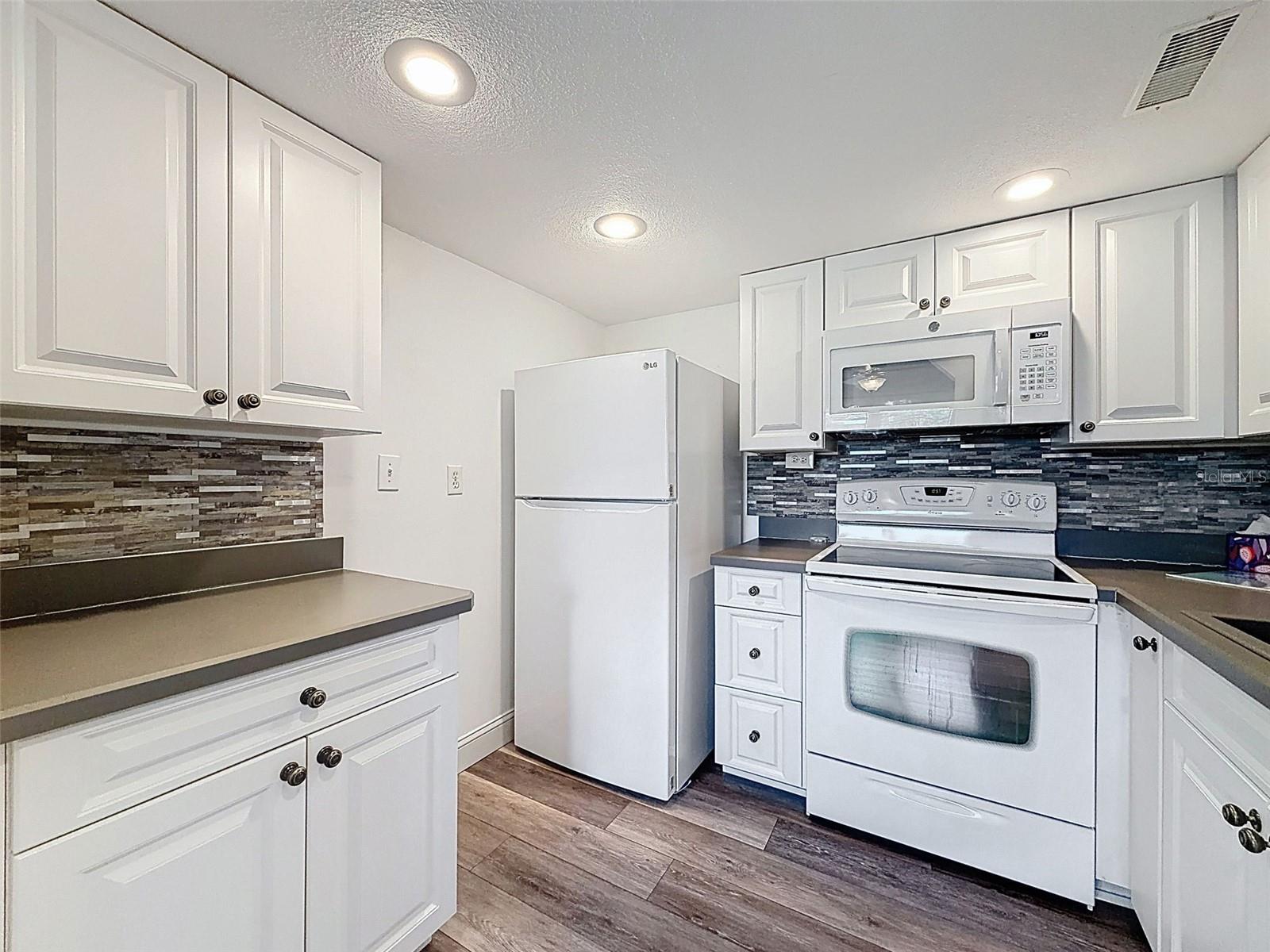 PARADISE POINTE WEST - Residential