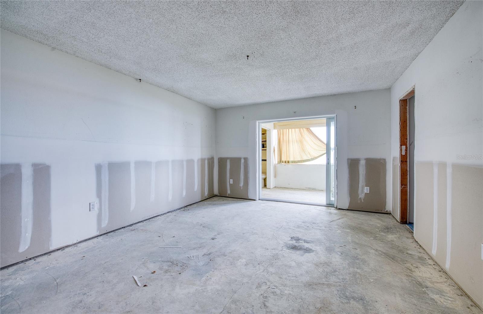 CONTINENTAL TOWERS CONDO - Residential