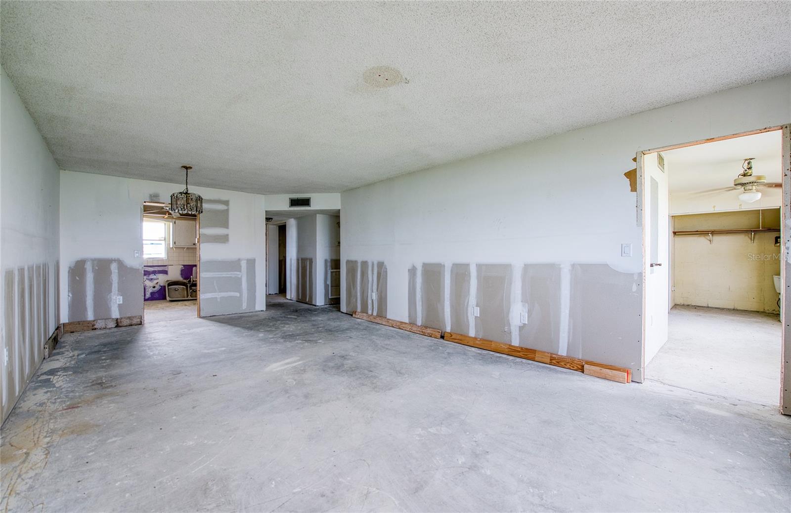 CONTINENTAL TOWERS CONDO - Residential